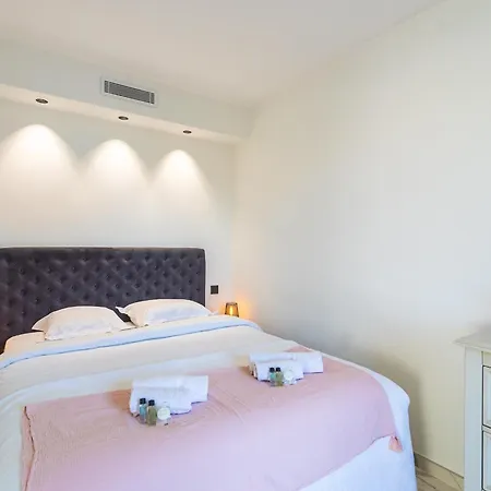 Διαμέρισμα Gray D'albion Del562